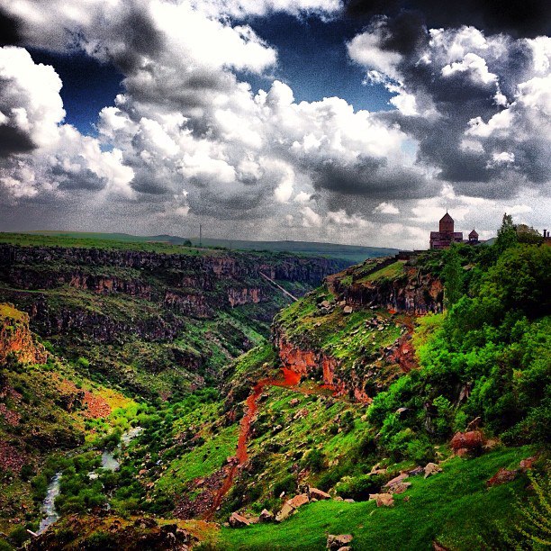 Հովհաննավանք վանքը Կասաղի կիրճի եզրին՝ ընդհանուր տեսարանով