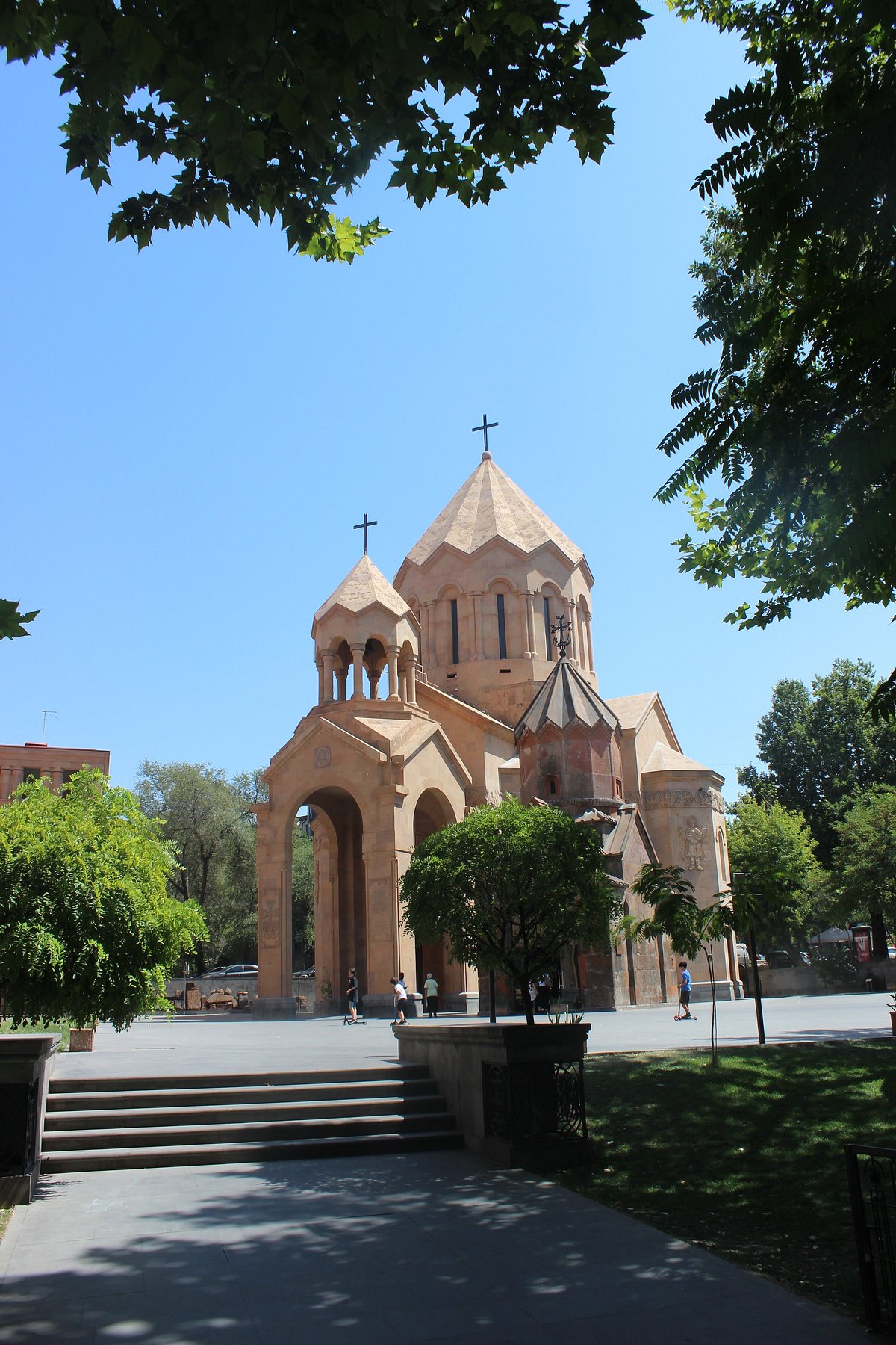 Սուրբ Աննա եկեղեցին և հին Կաթողիկեն Երևանի կենտրոնում
