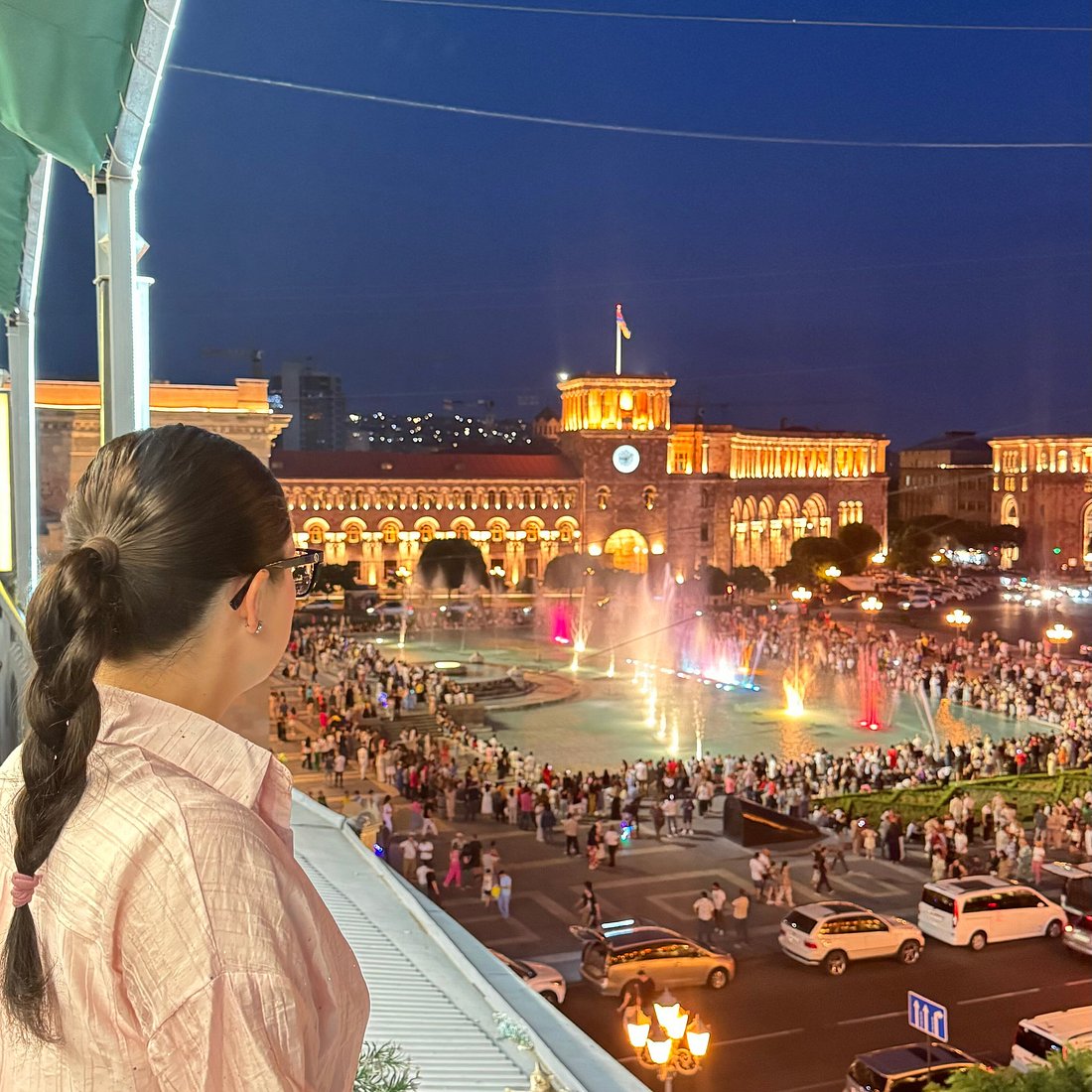 Հանրապետության հրապարակը գիշերով՝ Diamond Restaurant-ի տեռասայից