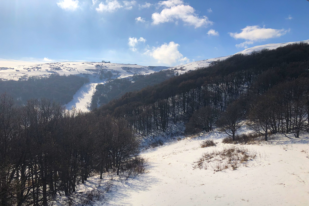 Ցաղկաձորի ճոպանուղին և ձյունածածկ լեռները