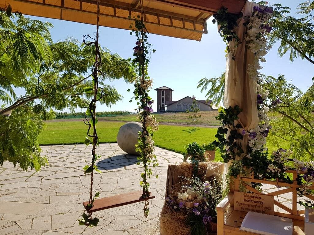 Մայրամուտ Van Ardi գինեգործարանում՝ խաղողի այգիների ֆոնին