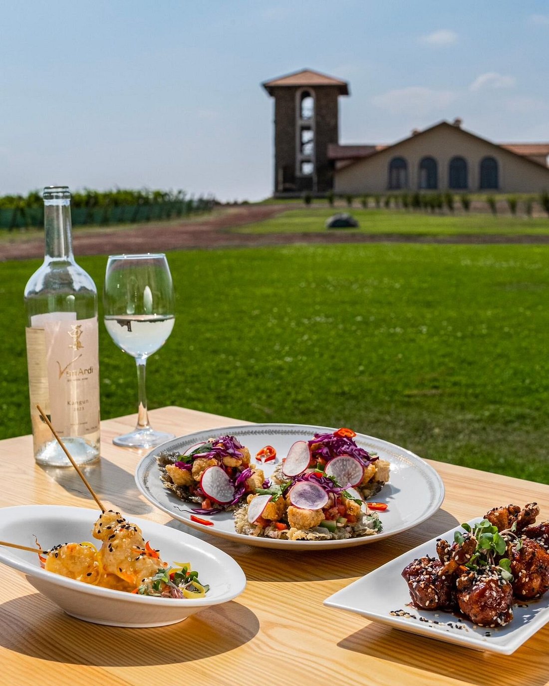 Գինու դեգուստացիա Van Ardi-ում՝ գավաթներով և նախուտեստներով