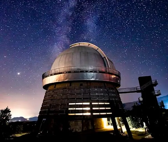 Բյուրականի աստղադիտարանի գլխավոր գմբեթը՝ Արագածի լանջին