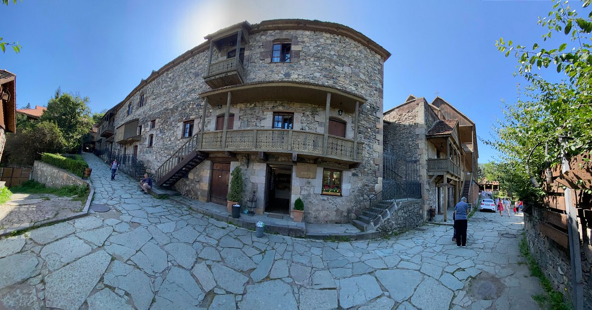 Դիլիջանի քաղաքային զբոսայգին՝ փոքր լճակով և ծառապատ ուղիներով